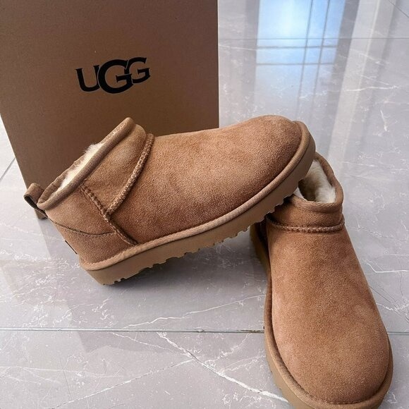 UGG Classic Ultra Mini Boots - Picture 3 of 6